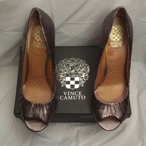 FINAL MARKDOWN Ladies’ Vince Camuto Peep-toe Steel VC-ARA Pumps (9-1/2B)